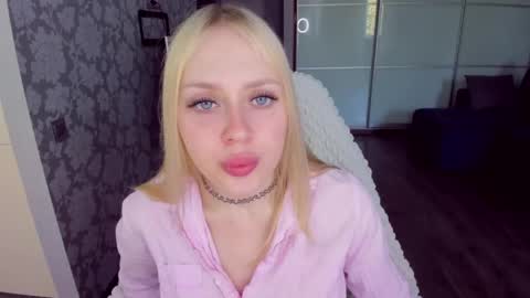 Snapshot of alinaocean chatting on May 8, 9:03 am alinaocean online show from May 8, 9:03 am