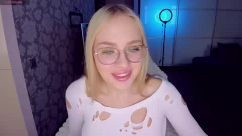 Snapshot of alinaocean chatting on May 17, 10:44 am alinaocean online show from May 17, 10:44 am
