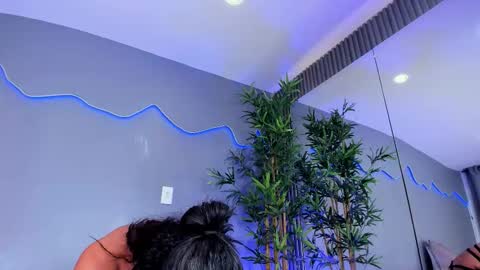    online show from December 5, 4:14 pm