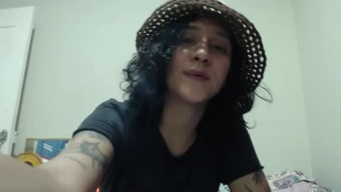Snapshot of alinawoolf_ chatting on May 18, 2:07 am Ali online show from May 18, 2:07 am