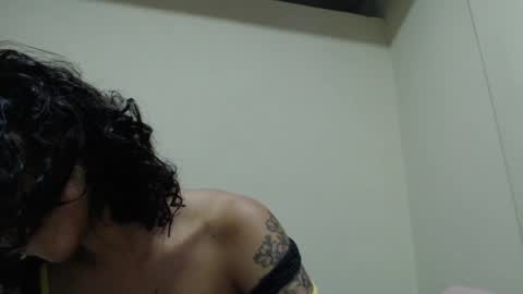 Snapshot of alinawoolf_ chatting on May 20, 4:07 am Ali online show from May 20, 4:07 am