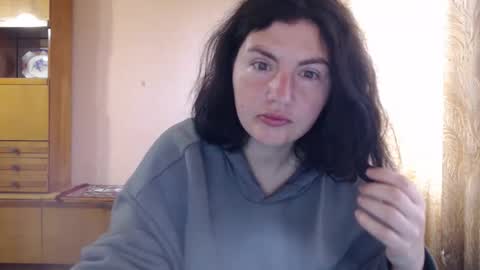 Snapshot of alinaxjames chatting on May 10, 8:08 am AlinaxJames online show from May 10, 8:08 am