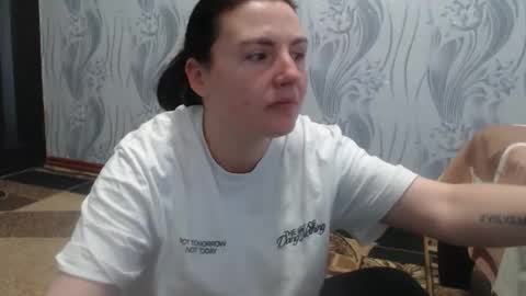 Snapshot of alinaxjames chatting on May 16, 8:44 am AlinaxJames online show from May 16, 8:44 am