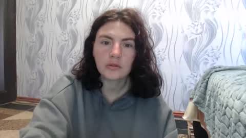 Snapshot of alinaxjames chatting on June 1, 8:49 am AlinaxJames online show from June 1, 8:49 am