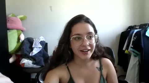 Snapshot of alinebani chatting on May 26, 1:40 pm Aline online show from May 26, 1:40 pm