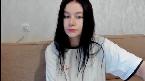 Snapshot of alinegreeeen chatting on December 2, 4:09 am Aline Greeeen online show from December 2, 4:09 am