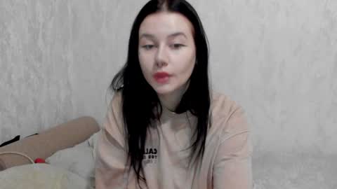 Snapshot of alinegreeeen chatting on December 16, 12:16 pm Aline Greeeen online show from December 16, 12:16 pm