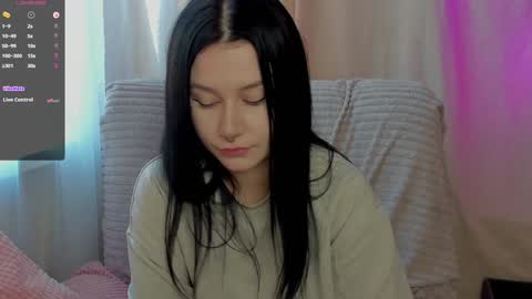 Snapshot of alinegreeeen chatting on January 13, 5:23 am Aline Greeeen online show from January 13, 5:23 am