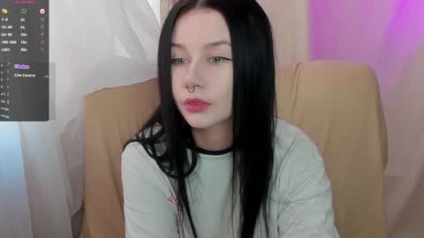 Snapshot of alinegreeeen chatting on January 27, 6:41 am Aline Greeeen online show from January 27, 6:41 am