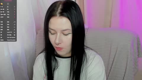 Snapshot of alinegreeeen chatting on February 5, 10:51 am Aline Greeeen online show from February 5, 10:51 am