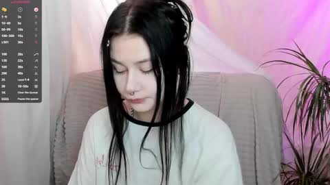 Snapshot of alinegreeeen chatting on March 10, 4:17 am Aline Greeeen online show from March 10, 4:17 am