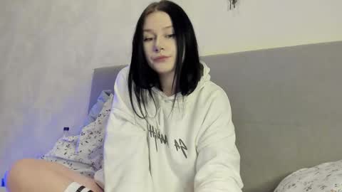 Snapshot of alinegreeeen chatting on November 20, 4:23 am Aline Greeeen online show from November 20, 4:23 am