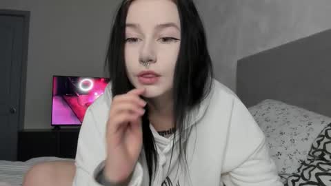 Aline Greeeen online show from March 17, 8:17 am