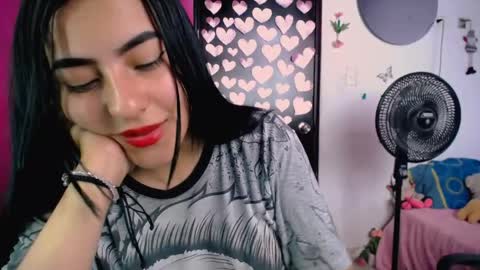 Snapshot of alis_jones__ chatting on May 13, 5:54 pm Alis jines online show from May 13, 5:54 pm