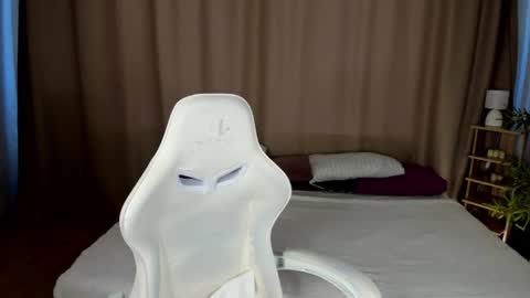 Snapshot of alis_tauber chatting on June 15, 9:22 am Alis online show from June 15, 9:22 am