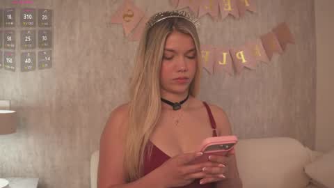 Snapshot of alisa_roldan chatting on May 23, 11:47 am online show from May 23, 11:47 am
