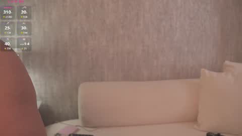Snapshot of alisa_roldan chatting on July 21, 1:24 pm online show from July 21, 1:24 pm