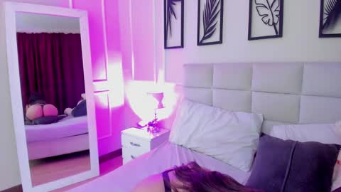 Snapshot of alisa_walker chatting on February 21, 11:54 pm online show from February 21, 11:54 pm
