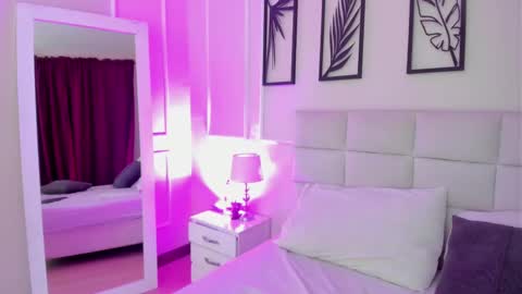 Snapshot of alisa_walker chatting on February 27, 2:42 am online show from February 27, 2:42 am