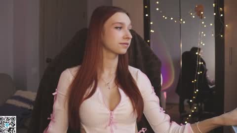 Snapshot of alisaa_01 chatting on January 5, 3:22 am Alice Fansly Alisa01 online show from January 5, 3:22 am