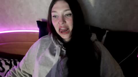 alisaadoll online show from May 5, 1:41 pm