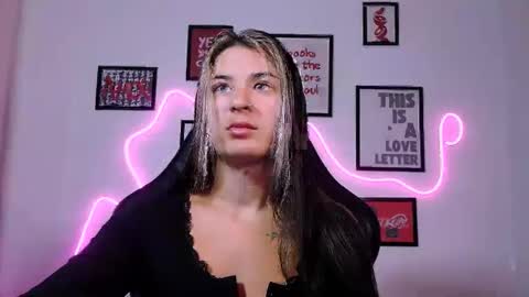 Snapshot of alisarossy chatting on June 1, 1:46 pm Alisa online show from June 1, 1:46 pm