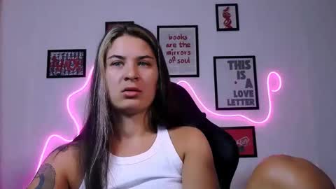 Snapshot of alisarossy chatting on June 3, 7:19 pm Alisa online show from June 3, 7:19 pm