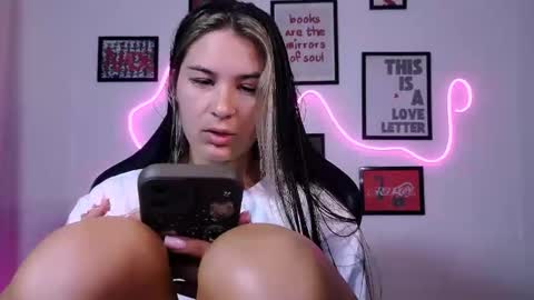 Snapshot of alisarossy chatting on June 8, 1:55 pm Alisa online show from June 8, 1:55 pm