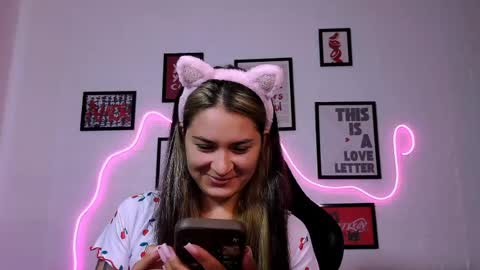 Snapshot of alisarossy chatting on June 19, 2:21 pm Alisa online show from June 19, 2:21 pm