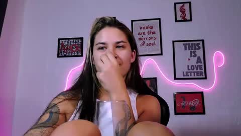 Snapshot of alisarossy chatting on June 23, 9:57 pm Alisa online show from June 23, 9:57 pm