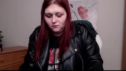 Snapshot of alisawoods_ chatting on March 8, 1:59 pm Alisa online show from March 8, 1:59 pm