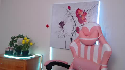 Snapshot of alisawoods_ chatting on May 28, 12:24 pm Alisa online show from May 28, 12:24 pm