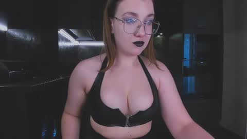 Snapshot of alisaxfox chatting on June 7, 9:24 am Alisa online show from June 7, 9:24 am