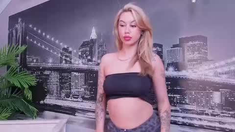 Snapshot of alisha_g chatting on May 13, 3:53 pm July online show from May 13, 3:53 pm