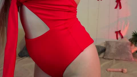 Snapshot of alisha_g chatting on May 31, 9:05 pm July online show from May 31, 9:05 pm