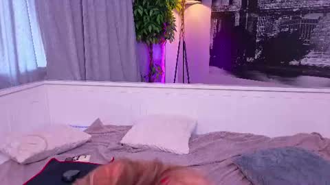 Snapshot of alisha_g chatting on June 20, 2:53 pm July online show from June 20, 2:53 pm