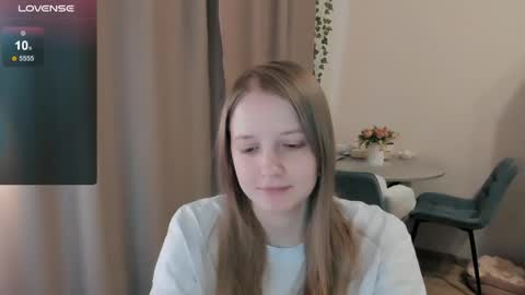 Snapshot of alisha_ley chatting on May 6, 3:39 pm Alya online show from May 6, 3:39 pm