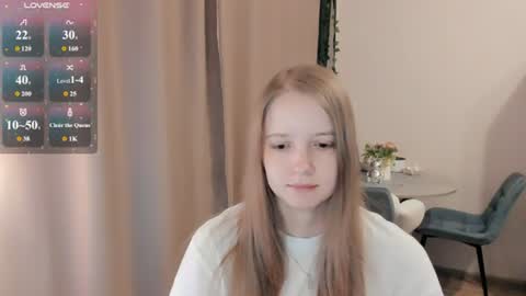 Snapshot of alisha_ley chatting on July 19, 8:18 am Alya online show from July 19, 8:18 am