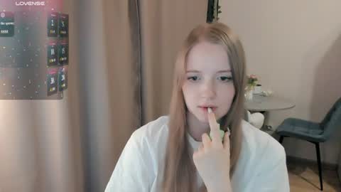Snapshot of alisha_ley chatting on July 22, 6:32 pm Alya online show from July 22, 6:32 pm