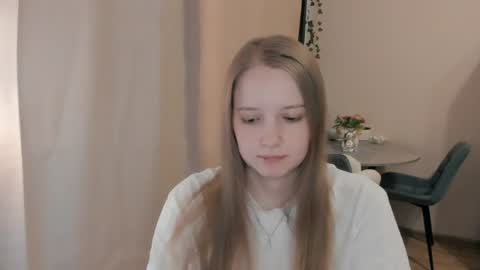 Snapshot of alisha_ley chatting on July 24, 9:40 am Alya online show from July 24, 9:40 am