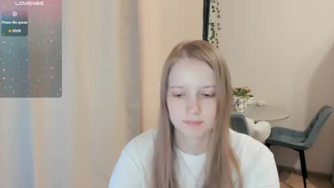Snapshot of alisha_ley chatting on July 28, 3:21 pm Alya online show from July 28, 3:21 pm