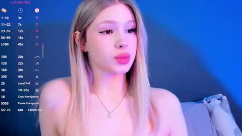 Snapshot of alishaaneta chatting on February 19, 8:33 am Alisha online show from February 19, 8:33 am