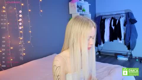 Snapshot of alishaaneta chatting on October 10, 11:53 am Alisha online show from October 10, 11:53 am