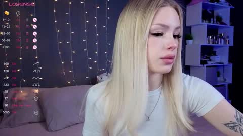 Snapshot of alishaaneta chatting on November 6, 11:11 am Alisha online show from November 6, 11:11 am