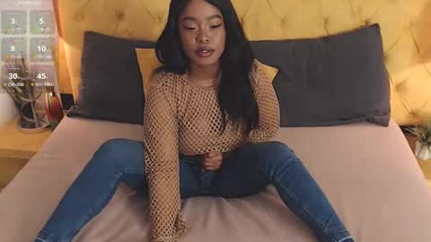 Snapshot of alishaweir chatting on February 9, 7:51 pm Luna online show from February 9, 7:51 pm