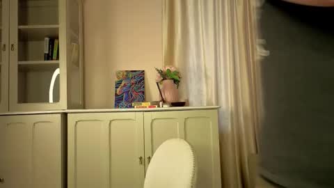 Alisia online show from February 11, 6:40 am