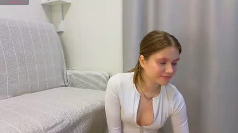 Snapshot of alisia_spinnet chatting on July 2, 5:08 pm Alisia online show from July 2, 5:08 pm