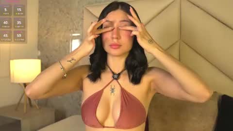 Snapshot of alison222_ chatting on July 15, 11:48 am A L I S O N online show from July 15, 11:48 am