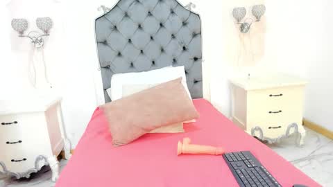 Snapshot of alison_carde05 chatting on September 8, 7:46 pm Alison online show from September 8, 7:46 pm