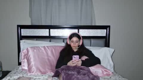Alison Fields online show from May 27, 1:57 am